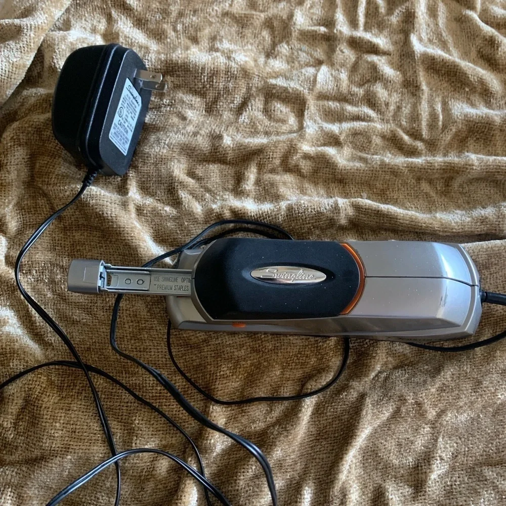 Swing line Optima Grip Electric Stapler with power cord, 20 pg capacity, easy